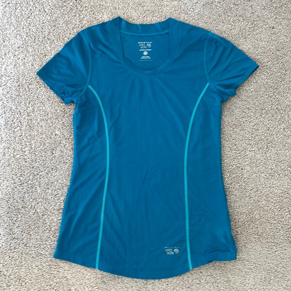 NWOT Mountain Hardware Dry-wicking top